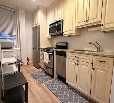 1 bed, 426 sqft, $3,200 — Photo 4