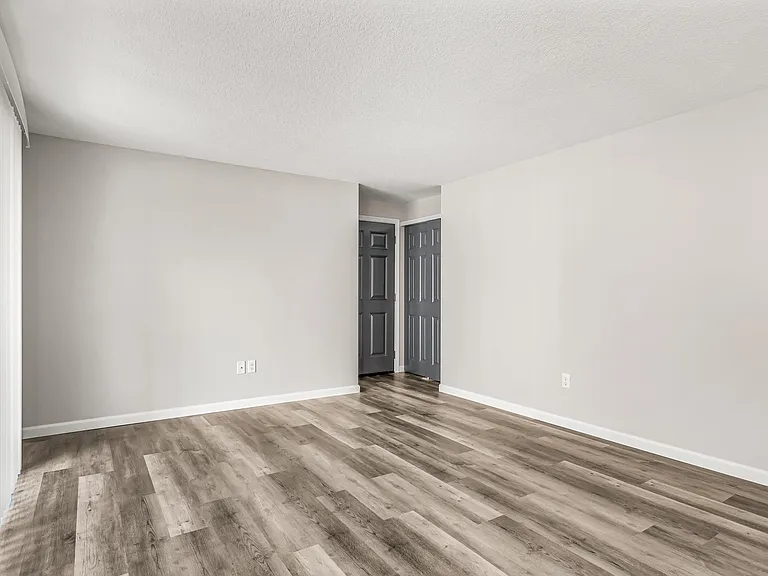 The Meridian Apartments — Photo 41