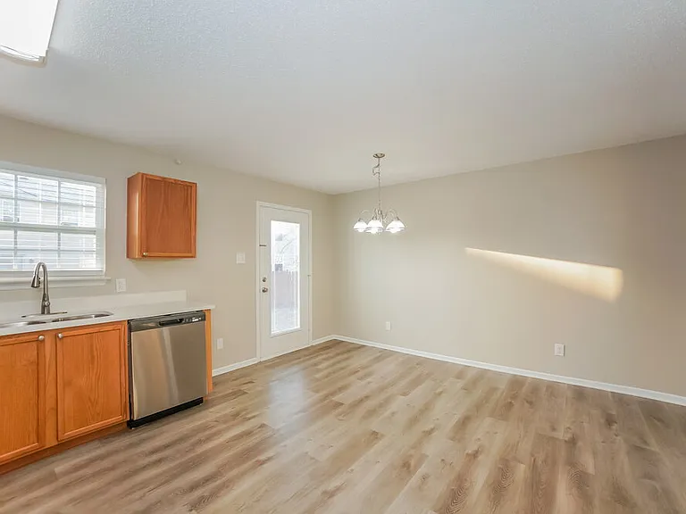 10387 Fairmont Ln — Photo 6