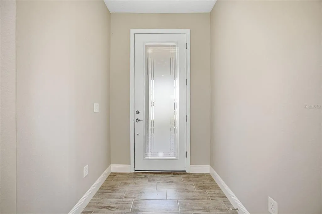 5 bed, 3.0 bath, 3380 sqft, $4,000 — Photo 2