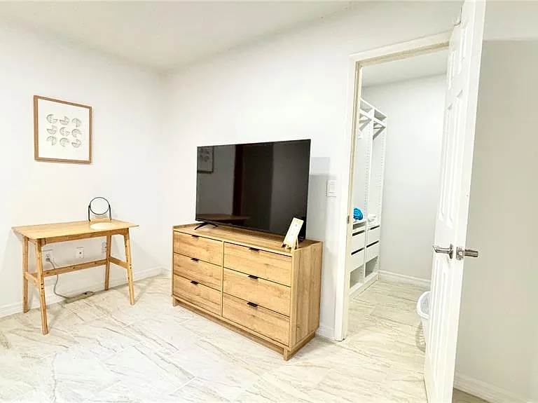 2431 Loma Linda St — Photo 24