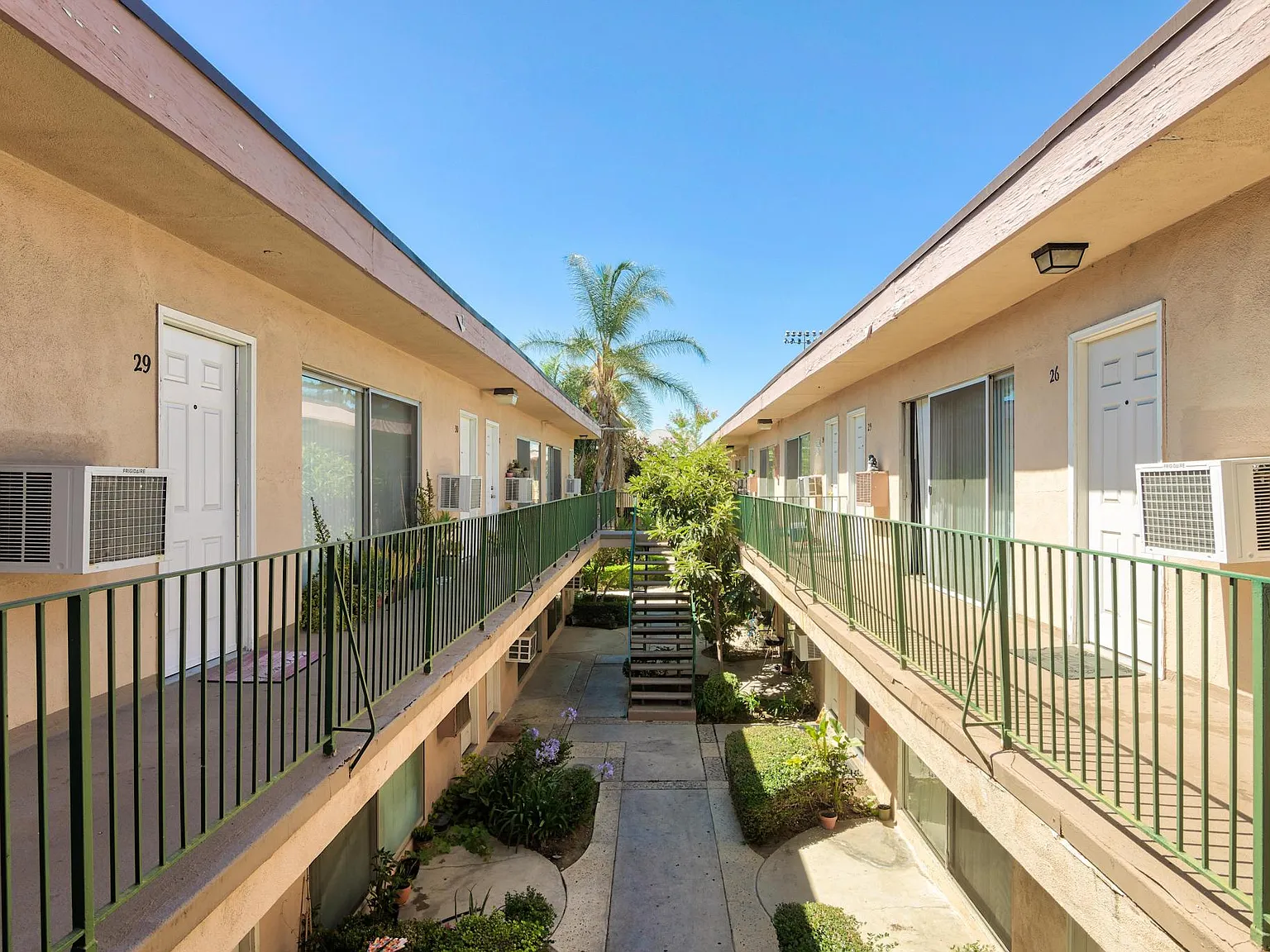 Lanark Park Apartments — Photo 3