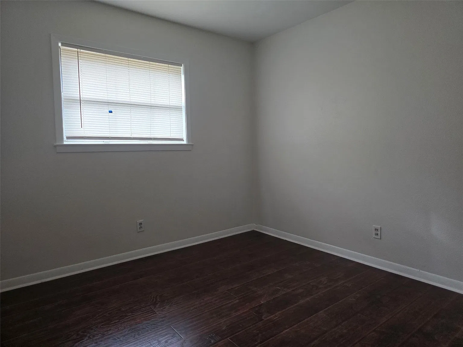 3 bed, 1.5 bath, 1418 sqft, $1,575 — Photo 2