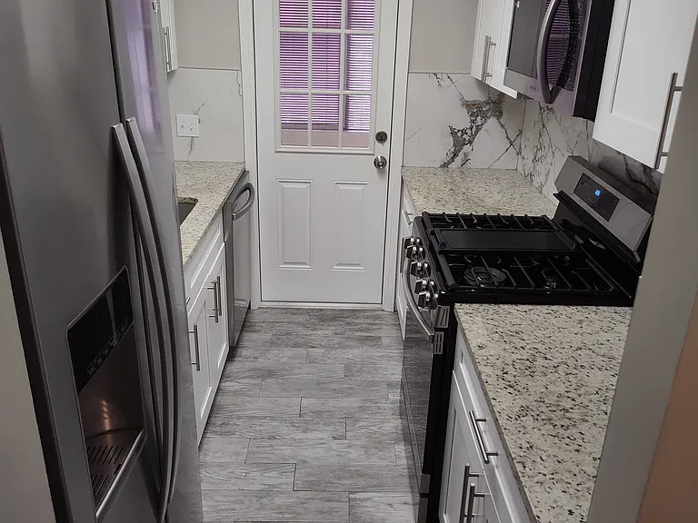 911 Washington Ave #218 — Photo 3