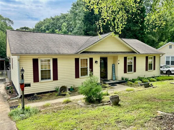 17 Woodmere Ct, Williamston, SC 29697