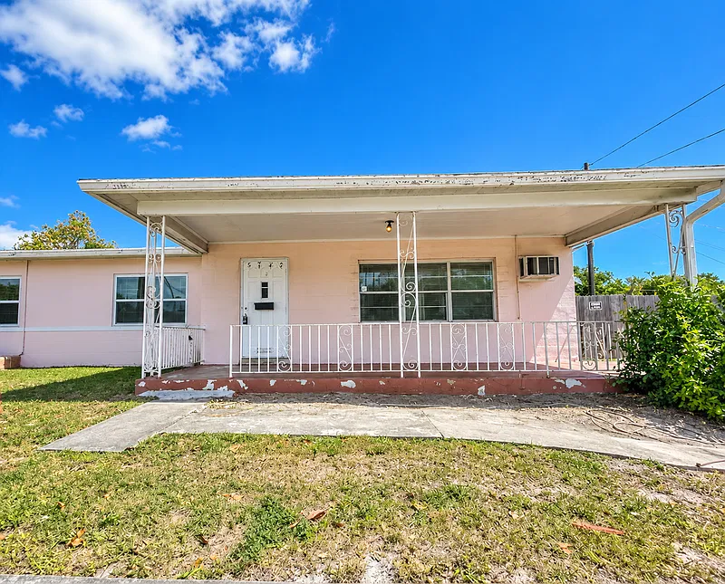 1 bed, 1.0 bath, 700 sqft, $1,295 — Photo 2