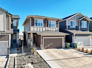 35 W Emberside Holw, Cochrane, AB T4C 2L6