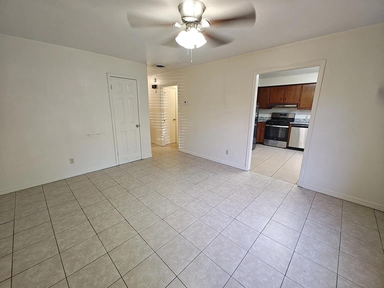 2 bed, 725 sqft, $700 — Photo 2