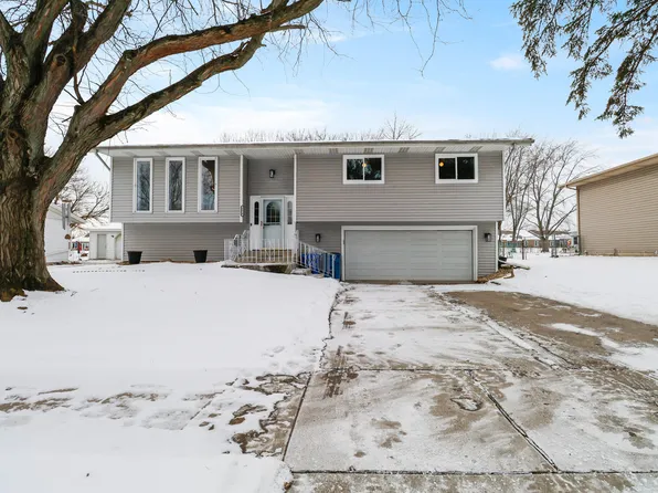 9818 McKinley St, Crown Point, IN 46307