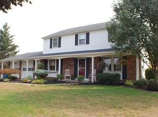 159 Honeysuckle Ln, Farmington, NY 14425