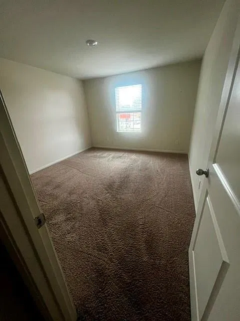 3 bed, 2.5 bath, 1813 sqft, $1,850 — Photo 4