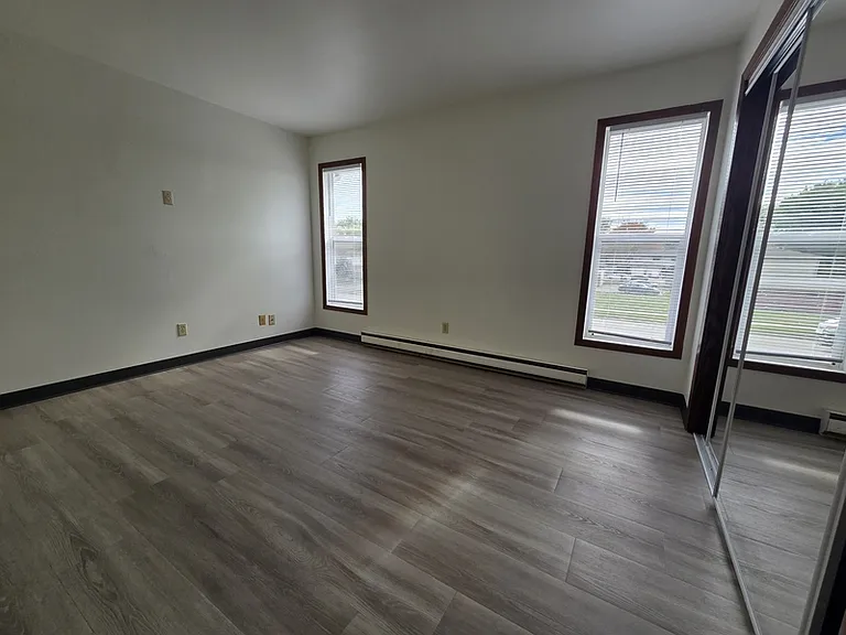 1057 W Cecil St #4 — Photo 13