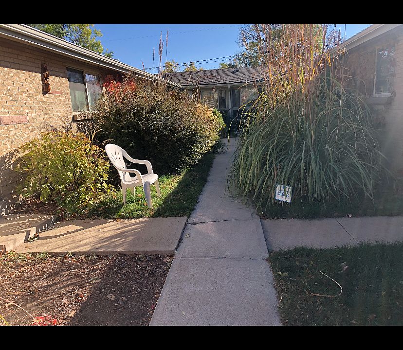 Courtyard and entry for all 6 units. Very private Walk right out into the courtyard from your apartment