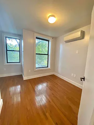 Rented by EXR | media 12