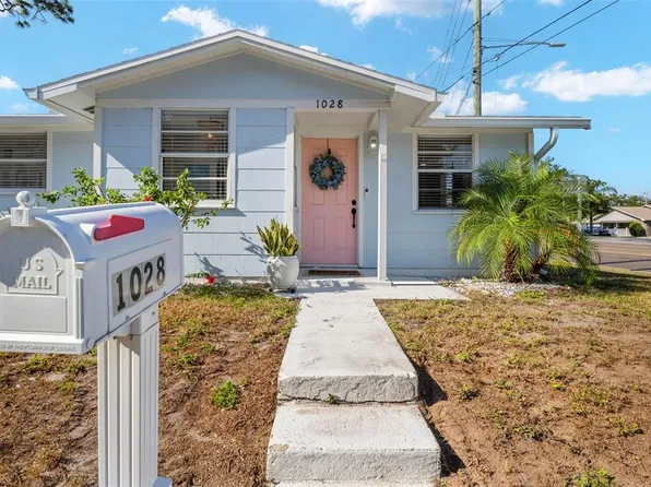 1028 Park Dr, Dunedin, FL 34698