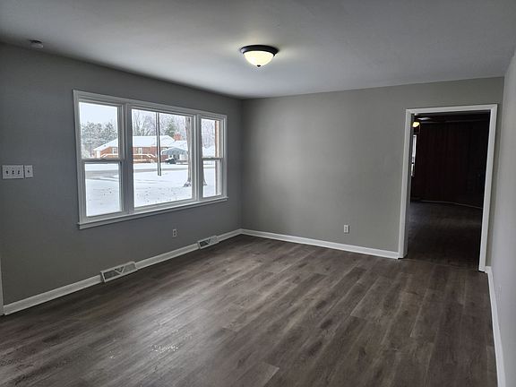 5th image of 9012 Dorothy Ln
