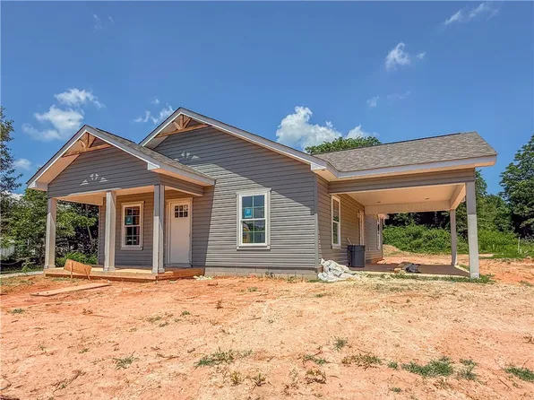 505 S Oak St, Seneca, SC 29678