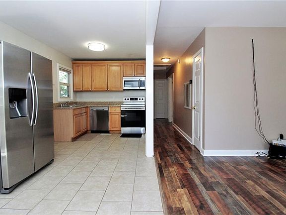 3rd image of 1502 Roanoke Ave