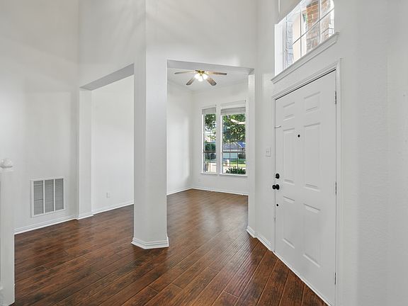 5th image of 916 Sugarberry Ln