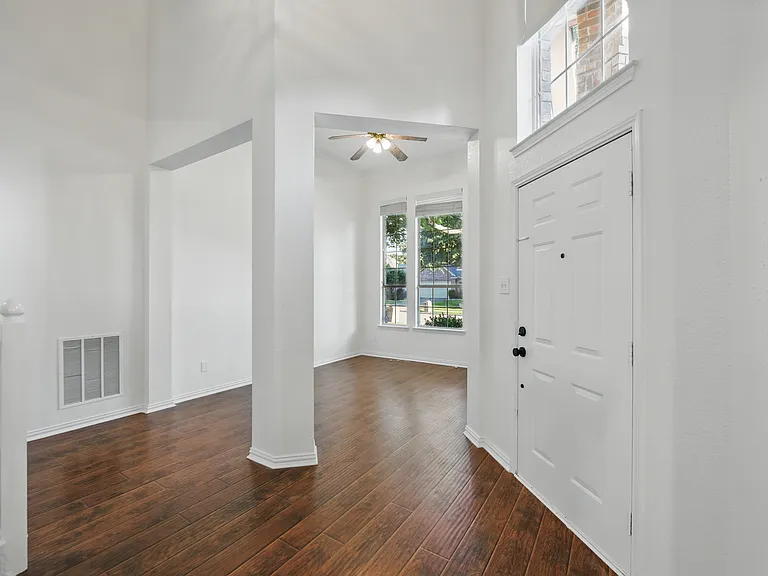 916 Sugarberry Ln — Photo 5