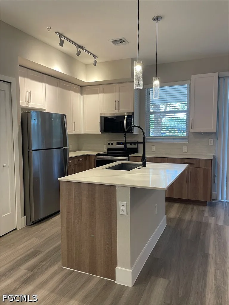 4 bed, 3.0 bath, 1828 sqft, $3,145 — Photo 4