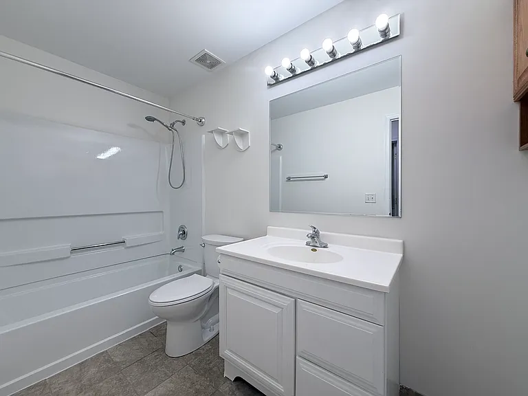 1424 Westhampton Dr — Photo 10