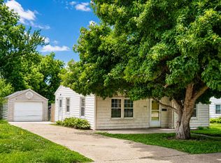7016 Palm Dr, Urbandale, IA 50322