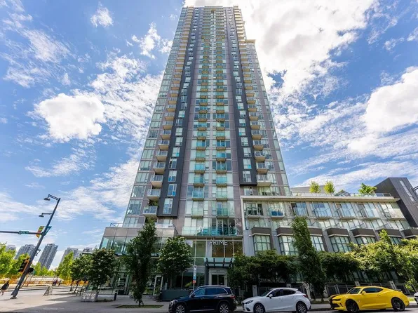 13438 Central Ave #605, Surrey, BC V3T 0N2