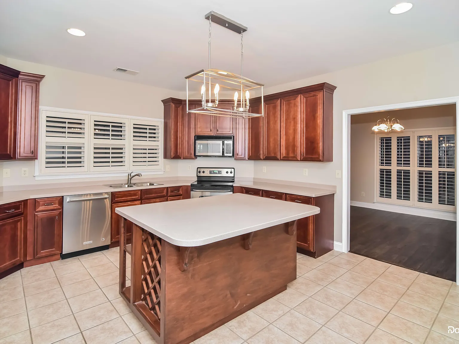 3 bed, 2.0 bath, 1988 sqft, $2,185 — Photo 3