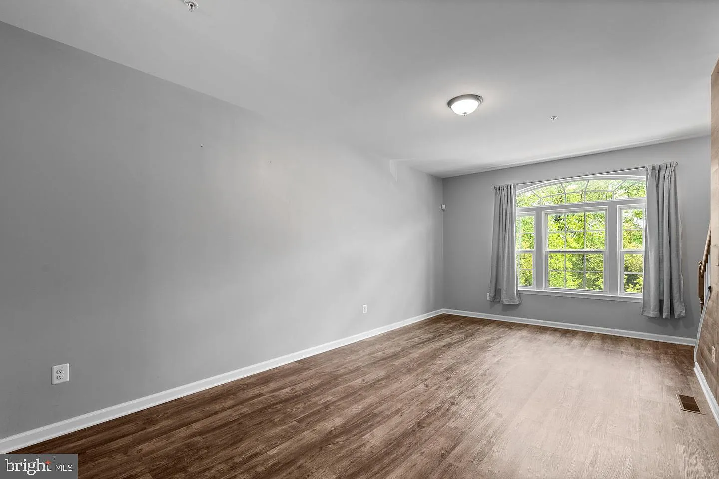 3 bed, 3.0 bath, 2040 sqft, $3,000 — Photo 4