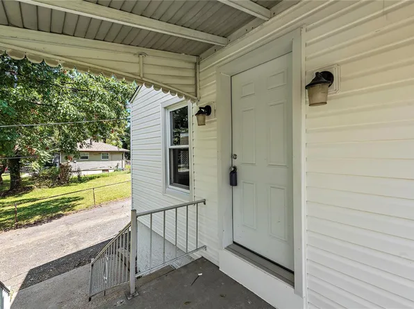 214 Lake Ave, Maryland Heights, MO 63043