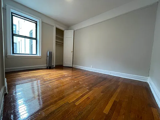 Rented by Hillel Realty Group | media 21