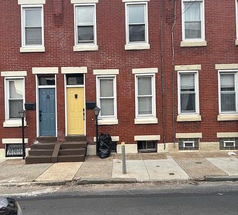 2nd image of 21 E Oxford St