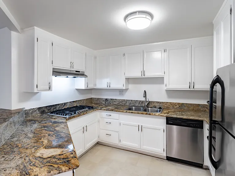 443 S Oakhurst Ave — Photo 22