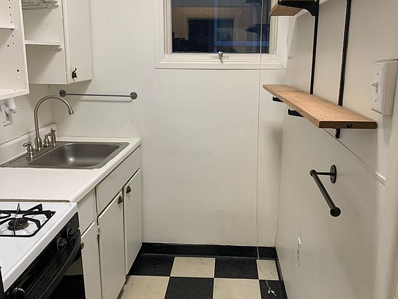 3rd image of 628 Breckenridge St APT 2