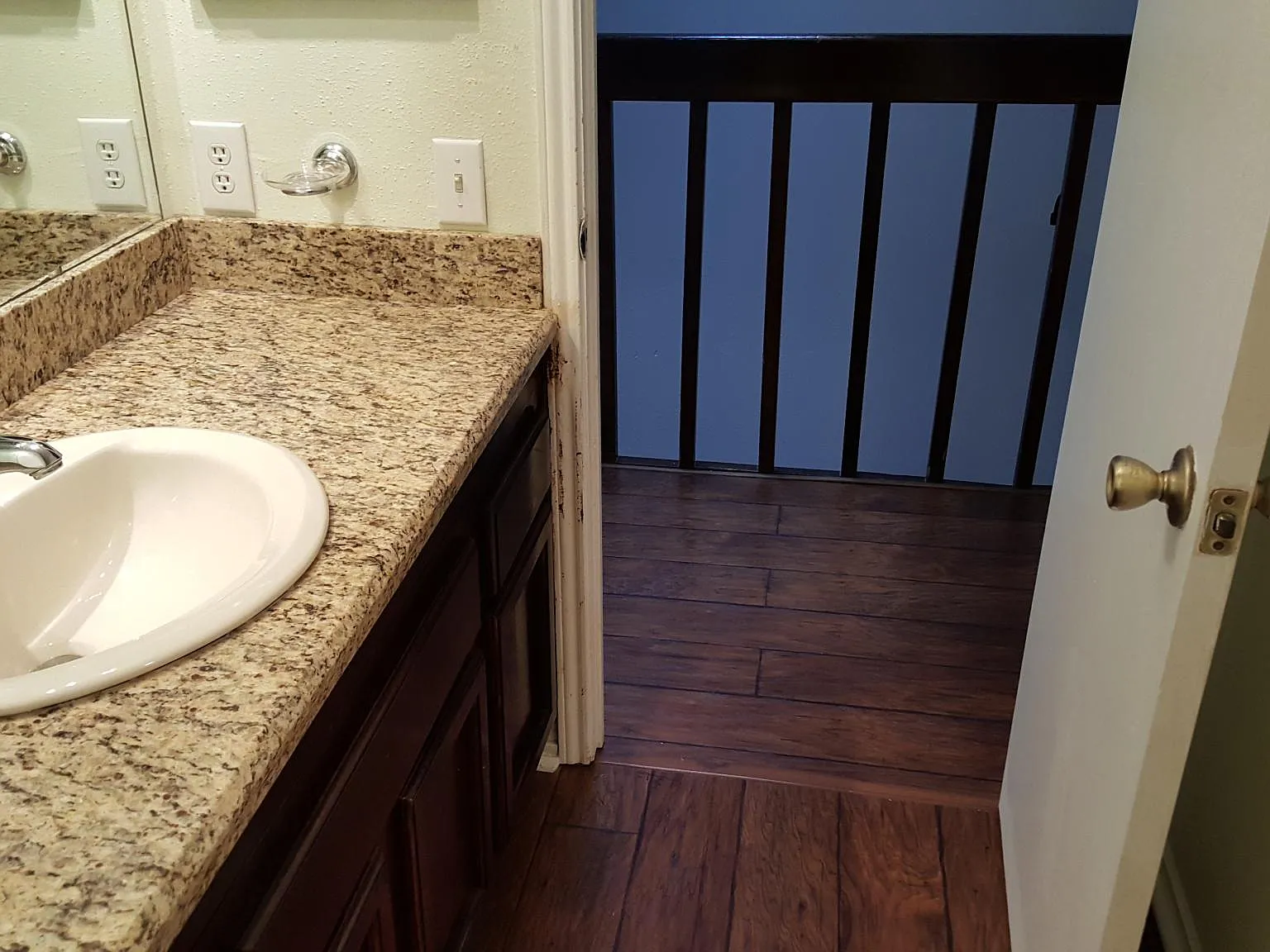 3 bed, 2.5 bath, 1250 sqft, $1,595 — Photo 2