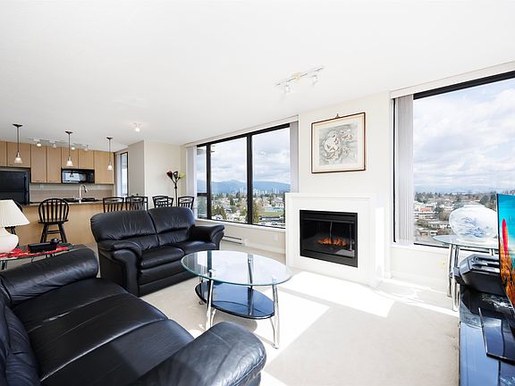 4th image of 7178 Collier St #1408