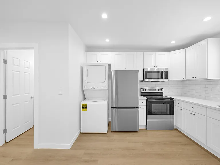 2210 Pine Ave #A — Photo 6