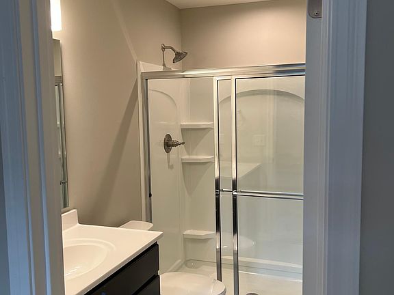 4th image of 776 Yorkshire Dr