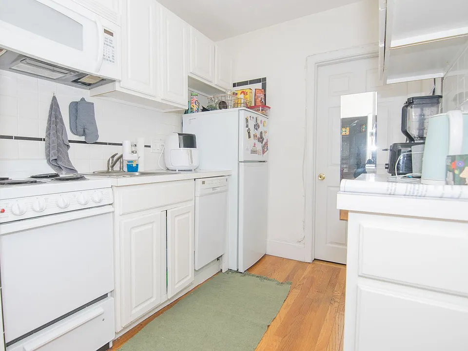 41 Westland Ave #3B