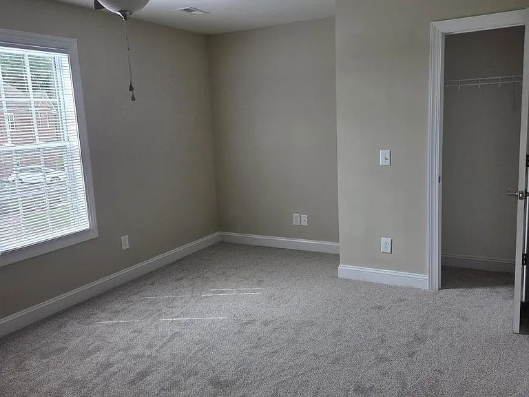 325 S Pointe Dr #B — Photo 16