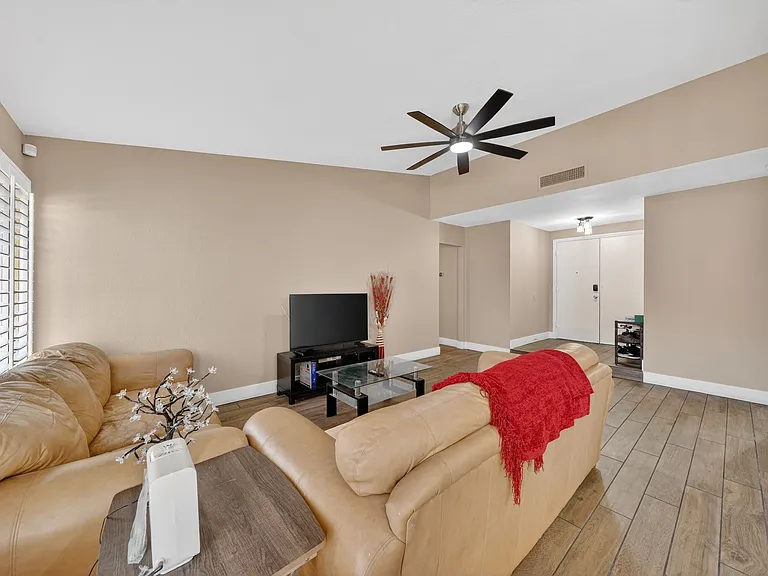6717 Atwood Ave — Photo 7