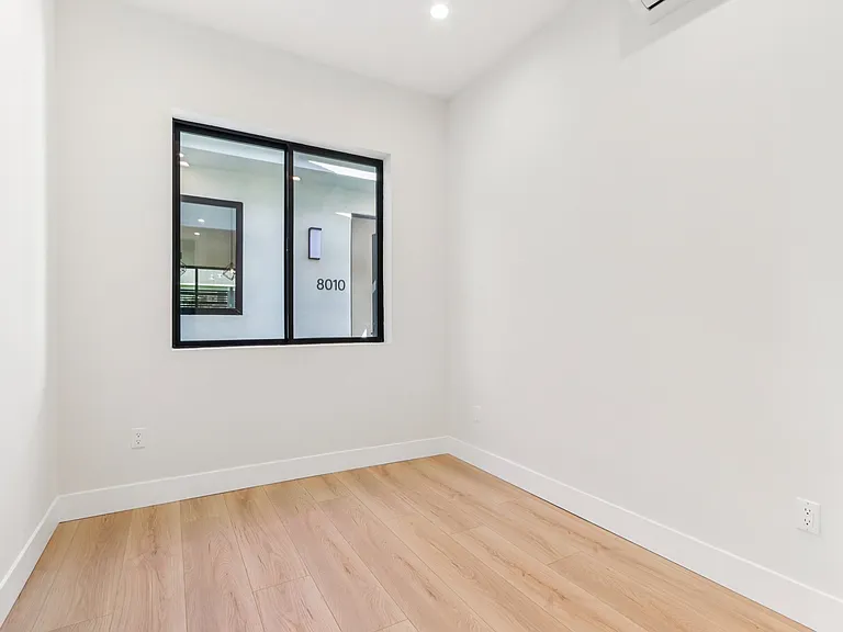 8008 Lloyd Ave — Photo 6