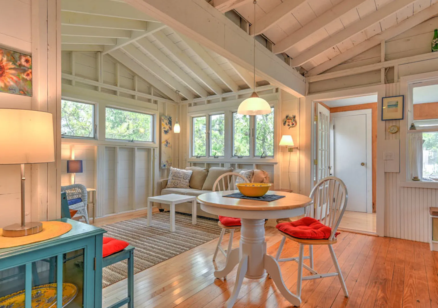 Cozy Westhampton Beach Cottage Steps to the Beach — Photo 3