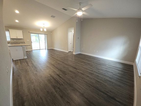 5th image of 2 Oak Run Pl
