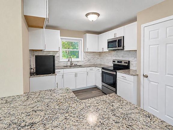 5th image of 328 Railroad St