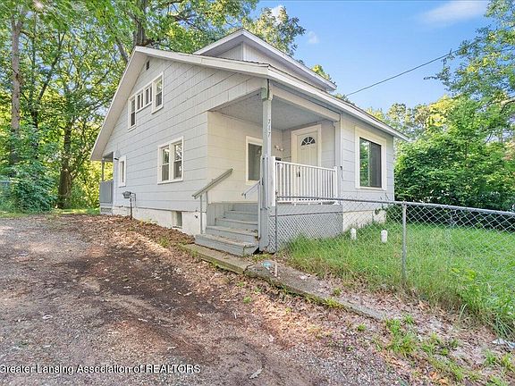 4th image of 717 Leslie St