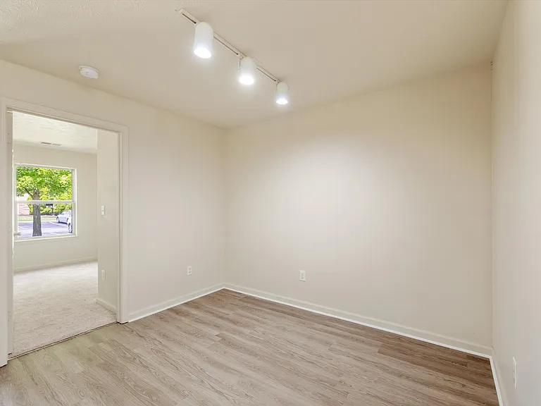Autumn Woods Apartments — Photo 42