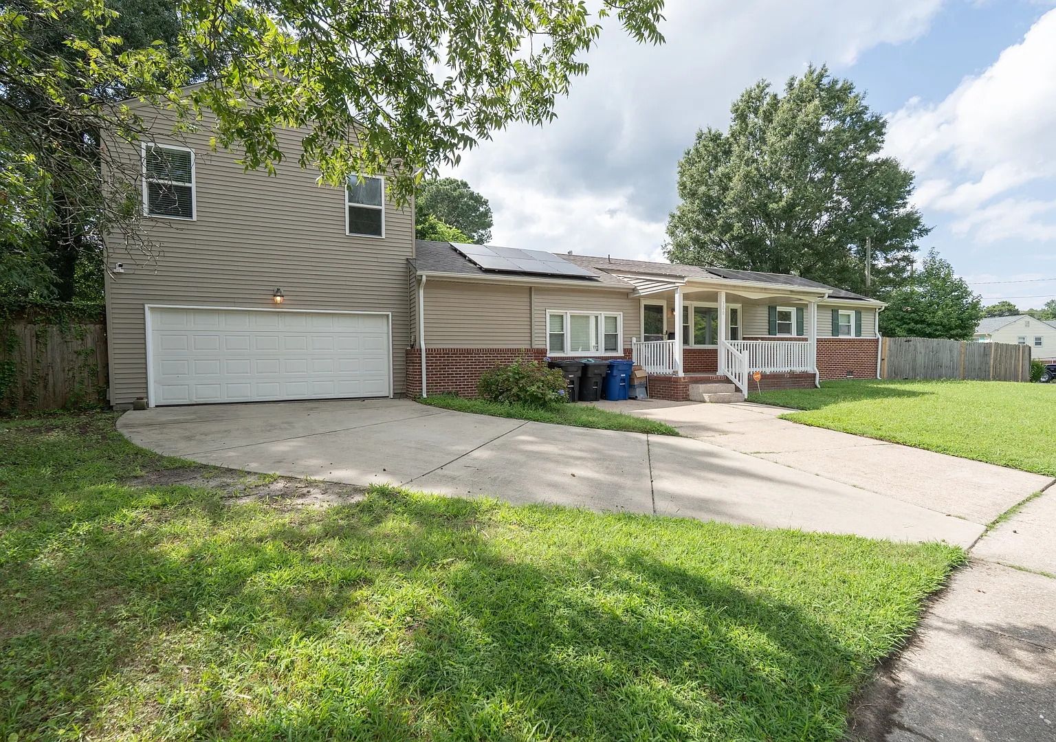 5 bed, 2100 sqft, $2,700 — Photo 2