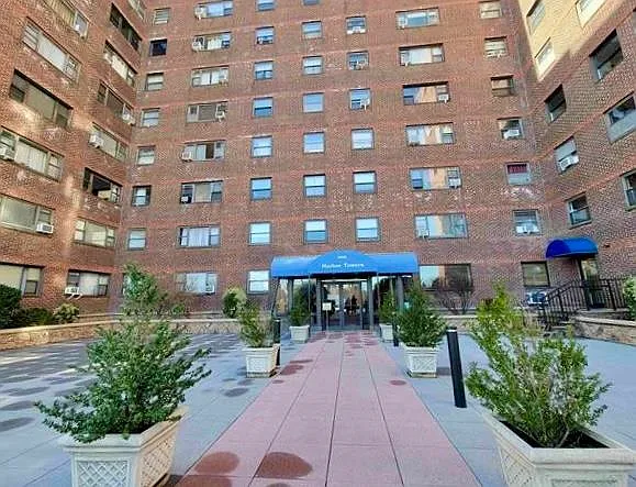 Harbor Towers — Photo 4